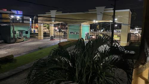 a view of an empty street at night at Residence -10 minutos andando até o Estadio do Mangueirão in Belém