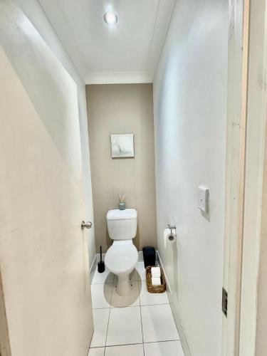 Bilik mandi di Ocean View Retreat on Eshelby