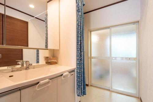 Un baño de 伊豆大室高原ー対話の家ー最大8名BBQ付ーIzu Dialogue House