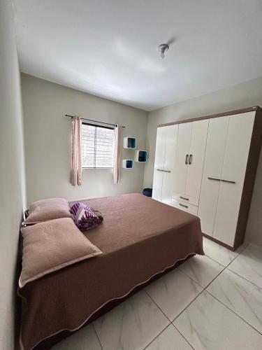 a bedroom with a large bed and a window at Casa completa na Igreja do céu! in Viçosa do Ceará