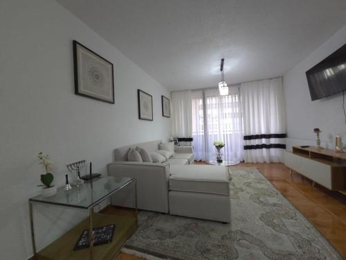 Gallery image of Apartaments Mukarram in Santiago