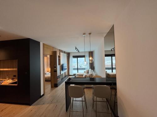 O bucătărie sau chicinetă la Ski in & Ski out Luxury Apartment with private garage