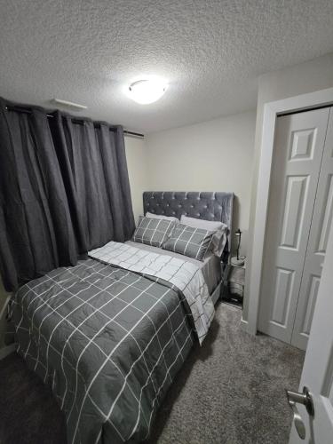 Ένα ή περισσότερα κρεβάτια σε δωμάτιο στο 2 Bedroom Secondary Suite