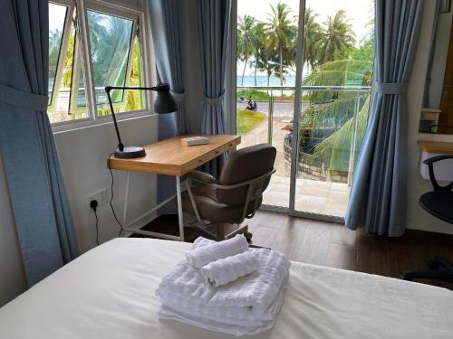 Postel nebo postele na pokoji v ubytování Calm Beach Inn