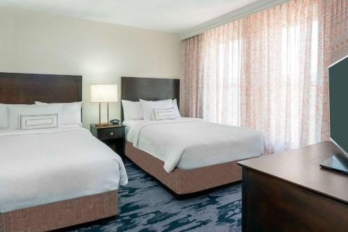 a hotel room with two beds and a television at The Connally Hotel Downtown Atlanta, an Ascend Collection Hotel in Atlanta