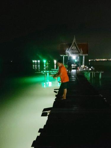 Tetamu yang menginap di Ruenton Resort เรือนต้น รีสอร์ท