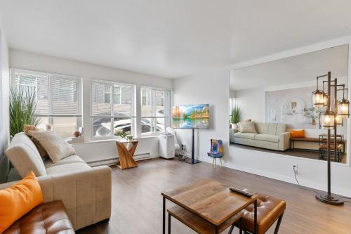 a living room with a couch and a table at Chez Alphonse in Seattle