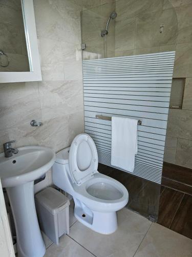 A bathroom at Full Department 2