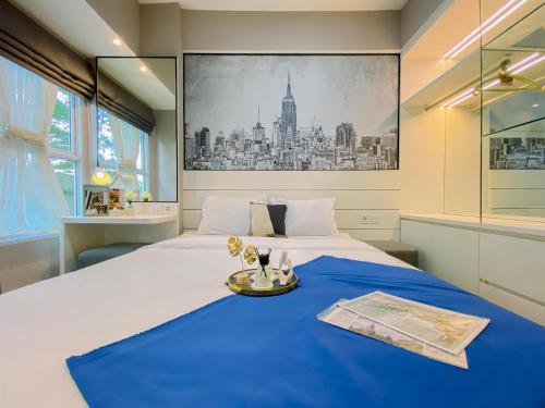 Ένα ή περισσότερα κρεβάτια σε δωμάτιο στο Comfy and Good Place Studio Citra Living Apartment By Travelio