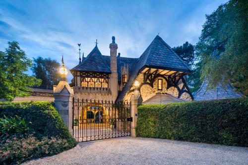 a large house with a gate in front of it at Thorngrove Manor in Stirling