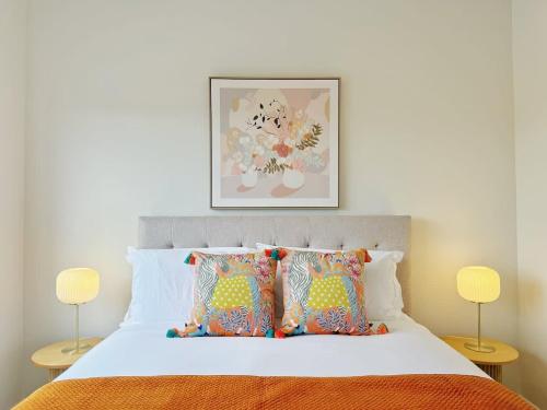 a bedroom with a white bed with two lamps at A Home Away From Home - Luxury 4Beds ASB Showgrounds & Cornwall Park in Auckland
