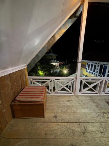 Balkón nebo terasa v ubytování Odyssey's Darap Eco Retreat