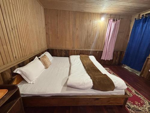 Postel nebo postele na pokoji v ubytování Odyssey's Darap Eco Retreat
