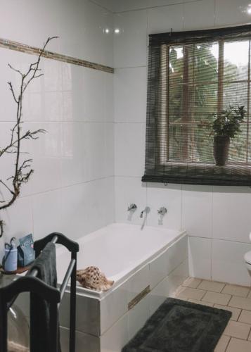 Un baño de The Riverside Homestead - 8 guests