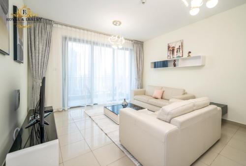 Chic 1-Bedroom Haven in Standpoint A Tower, Downtown Dubai