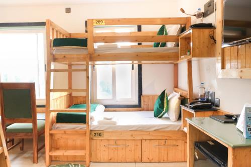 Postel nebo postele na pokoji v ubytování Hotel Bir Residency