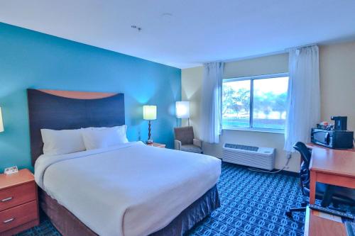 a hotel room with a large bed and a window at Comfort Inn & Suites Houston North - Spring in Houston
