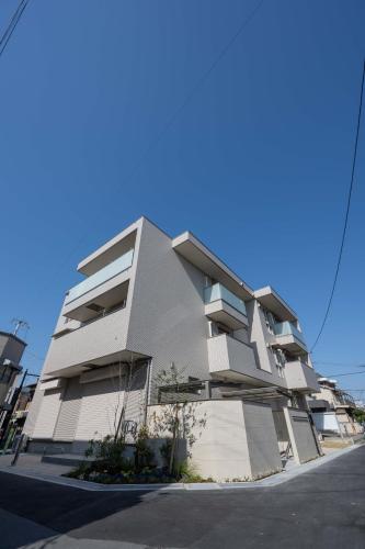 Το κτήριο όπου στεγάζεται  το διαμέρισμα