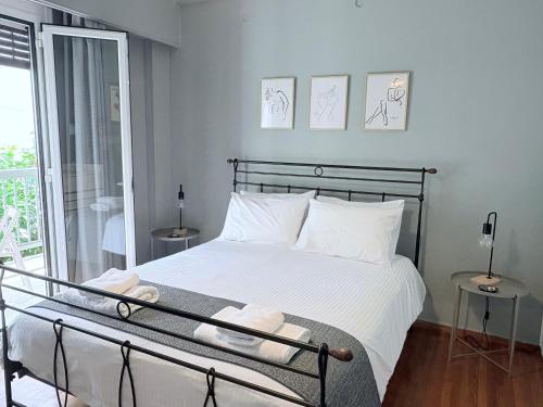 Acropolis, 2BD Erechthiou 21 23