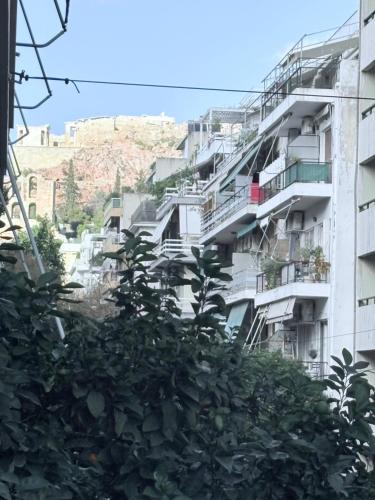 Acropolis, 2BD Erechthiou 21 23