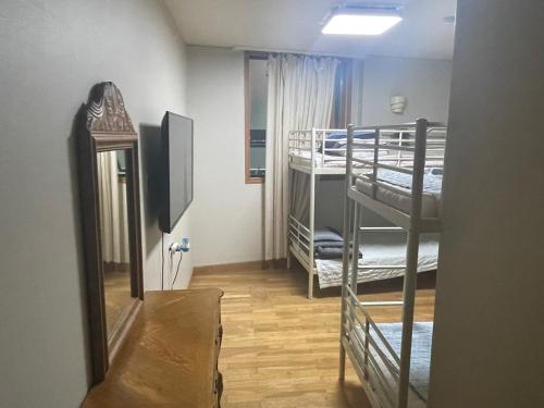 Ένα ή περισσότερα κρεβάτια σε δωμάτιο στο Lyndon Guesthouse