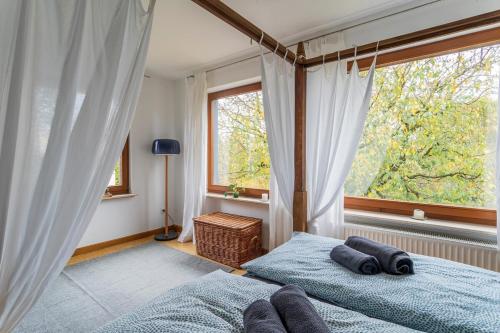 Katil atau katil-katil dalam bilik di Heimathafen Hannover- Big House with swimmingpool, sauna and garden