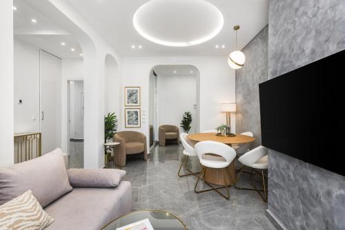 Mirror Luxury Central Penthouse by BiNoBi!