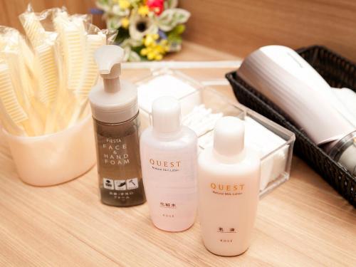a group of four bottles of moisturizers sitting on a table at Hotel Route-Inn Gotenba Eki-Minami in Gotemba