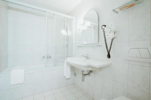 Koupelna v ubytování Parkhotel Schwert