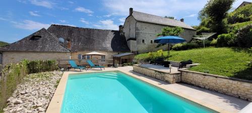 Coeur de village, maison pour 8 avec piscine