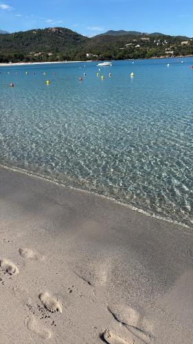 Photo de la galerie de l'établissement Appartement mezzanine proche de la mer, à Conca