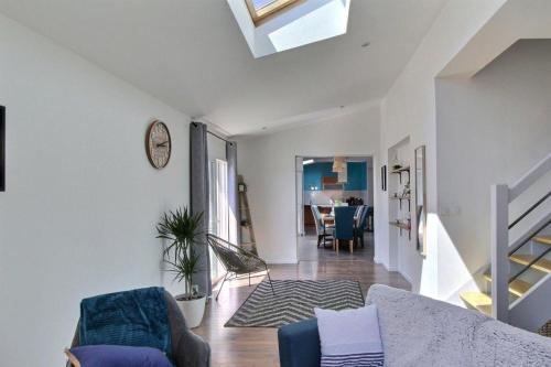 So Chic Kerfily house with hot tub 8 people