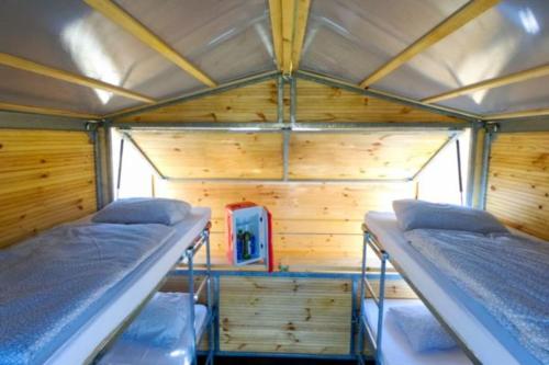 Ένα ή περισσότερα κρεβάτια σε δωμάτιο στο Camping PINK Event Lodge
