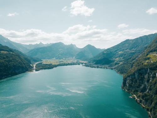 an aerial view of a lake in the mountains at Parkhotel Schwert in Weesen