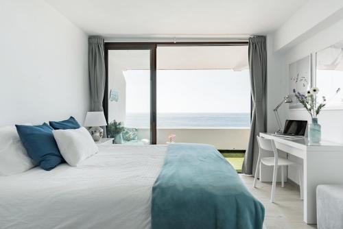 Ένα ή περισσότερα κρεβάτια σε δωμάτιο στο Sunset Paradise Tenerife -The Romantic Seascape