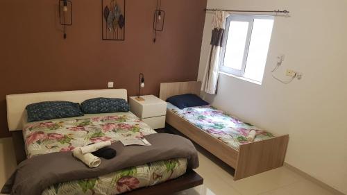 Postel nebo postele na pokoji v ubytování Central Sliema Stay Cozy for 4 guests, Air-Conditioned, Self Check-In
