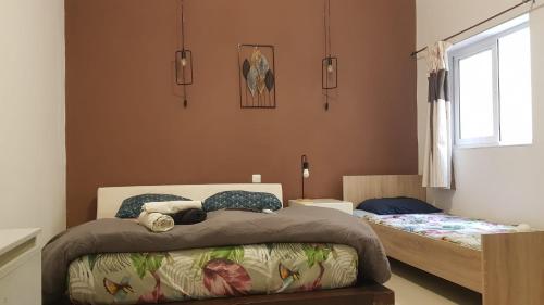 Postel nebo postele na pokoji v ubytování Central Sliema Stay Cozy for 4 guests, Air-Conditioned, Self Check-In
