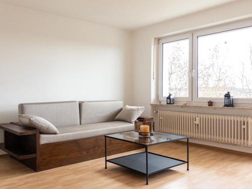 a living room with a couch and a table at Wohnen bei Franzi - Tolle Wohnung für 4 Personen in Altötting