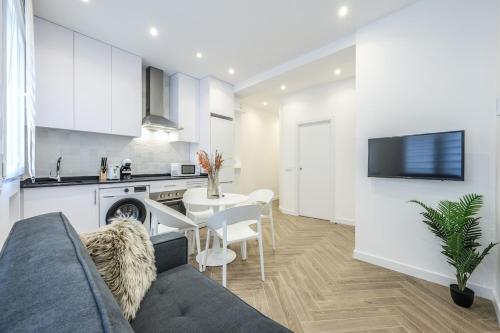 Urban Quiet in Madrid with Modern Comforts