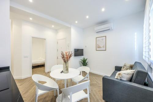 Urban Quiet in Madrid with Modern Comforts