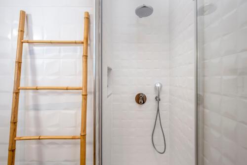 a shower with a glass door with a ladder at AL-Odeceixe Verde in Odeceixe