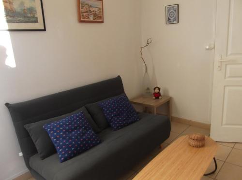 Studio en rez-de-chaussée avec marche