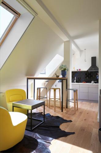 a living room with a table and yellow chairs at Hercegasszony Birtok in Mezőtúr
