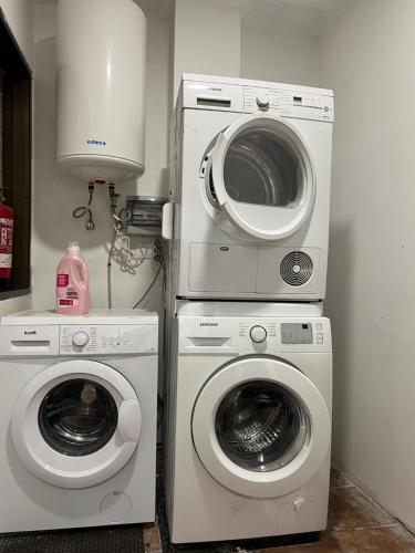 a laundry room with a washer and a washing machine at Apartamentos Sanjuan in Porriño
