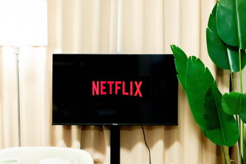 TV a/nebo společenská místnost v ubytování BREEZE furano 105