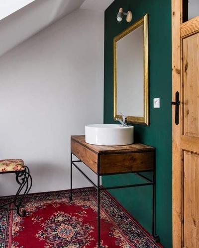a bathroom with a sink and a mirror on a table at Dom z Duszą Pomlewo in Pomlewo