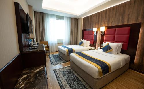 Katil atau katil-katil dalam bilik di Ramee Guestline Hotel