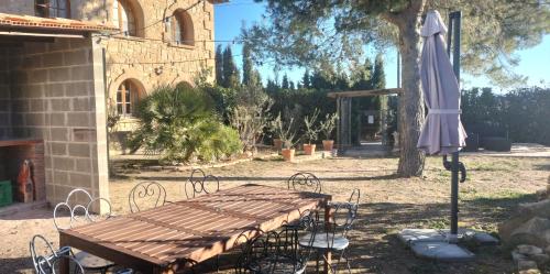 Κήπος έξω από το Cal Japet Encant Rural
