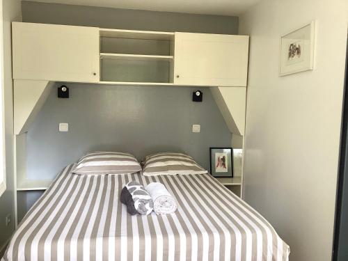 Giường trong phòng chung tại Domaine du Golf à Lacanau Océan 33680 Appartement entièrement rénové