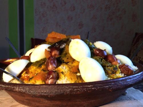Makanan di atau berdekatan apartmen